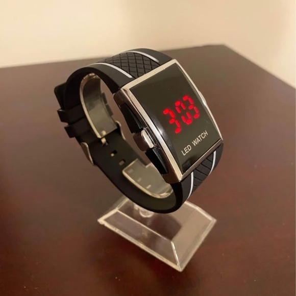 LED Digital Black Watch - Picture 3 of 5